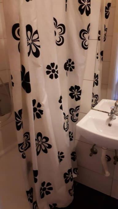 Simple Apartment 10 Minutes To Downtown Wien Ngoại thất bức ảnh